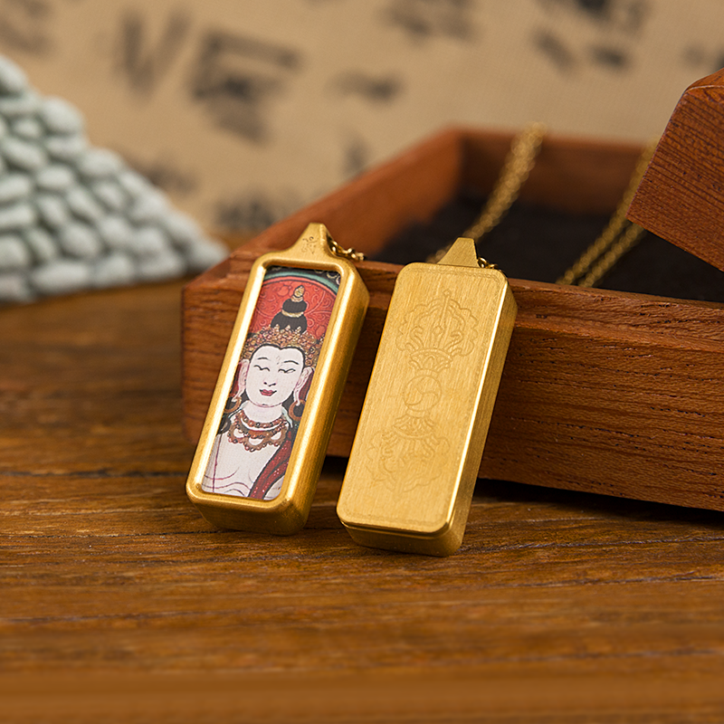 Mahāvairocana Thang-ga Pendant
